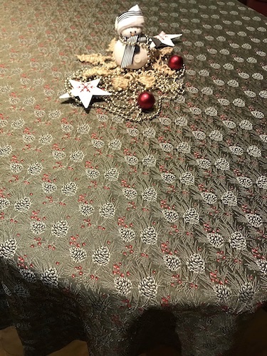 luxury Christmas tablecloth with pine cones designs