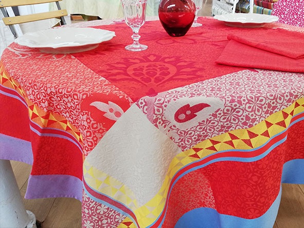 10 seater french jacquard tablecloth with teflon treatment
